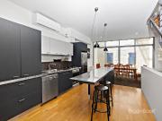 FULLY FURNISHED TOWNHOUSE ON RICHMOND HILL!