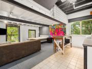 Fully Furnished Unit In The Middle Of Red Hill