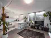 Fully Furnisted Modern 2 Bedroom Apartment