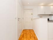 Fully furnitured, refurbished flat, central location 10...