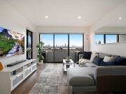 Fully Refurbished Modern 2x2 with Study!