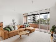 Fully renovated apartment with city views in premium complex