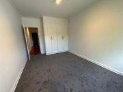 FULLY RENOVATED OVERSIZED TOP FLOOR APARTMENT IN GREAT...