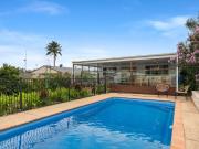 Fun Packed Family Oasis: Alfresco Entertaining,...