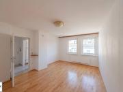 Für Singles & Pärchen: 2 Zimmer Wohnung im 4. Stock mit...