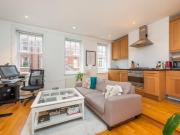 Furnished 1 bedroom flat with private terrace