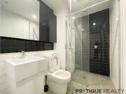 Furnished 2B1B with Car Park Located in Mel Central CBD...