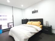 FURNISHED 3 BEDROOM APARTMENT WITH PARKING IN MASCOT CENTRAL