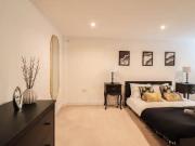Furnished / Bills Inc. 2 Bed Flat with Parking