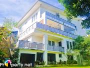 Furnished House with Elevator for Sale in Maria Luisa...