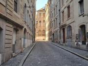 Furnished room in the heart of the old town with...