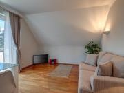 Furnished top floor apartment in Oberföhring