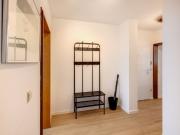 Gallery apartment with style mix: antique, yet modern