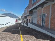 Galpón bodega de renta compejo industrial Norte de Quito