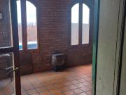 Galpon con quincho, jardin y pileta