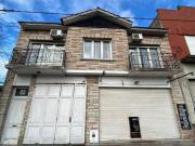 Galpón de cocheras con local y vivienda de 4 ambientes...