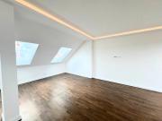 Ganz oben mit Lift! + Parkett + FB Heizung + Loggia +... Ganz oben mit Lift! + Parkett + FB Heizung + Loggia +...