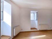 Ganz oben und mit großzügig individuellem Schnitt. 2,5...