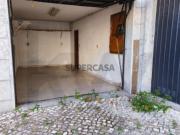 Garagem Box com saída para o exterior e casa de banho Lourel