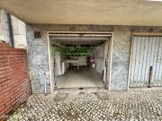 Garagem com Sada Direta para a Rua. Monte Abrao, Sintra