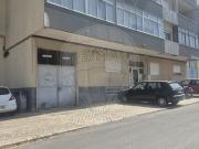 Garagem para arrendar em Almada