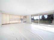 GARANTIERTER DACHBODEN 4,5 ZIMMER NEU MIT BALKON