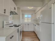 Garden Court Renovated 3 bedroom, 1 bathroom Apartment...