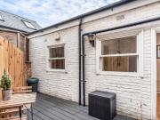 Garden Flat for Rent on High Street in Berkhamsted