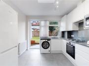 Geary Road, London NW10, 4 bed flat to rent, £3,175 pcm...