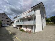 Gebäude mit 7 Wohnungen und Parkplatz