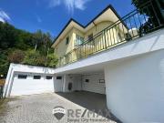 Gediegene Villa, große Wohnfläche, viele Garagenplätze