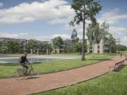 Gehoben Wohnen mit Sicht über den grossen Park des...