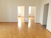 SONNIGE 3 ZIMMERWOHNUNG MIT FERNBLICK UND ZENTRALE LAGE