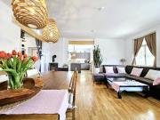 Traumhaus im Villenstil mit schönem Garten sucht neue...