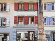 Gemischt genutztes Gebäude in der Altstadt von Avenches VD