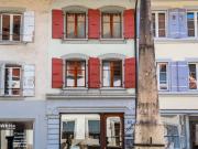 Gemischt genutztes Gebäude in der Altstadt von Avenches VD