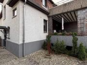 Gemütliche Doppelhaushälfte mit Sanierungsbedarf in...