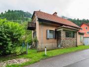 Teilsaniertes Einfamilienhaus mit schönem Grundstück in...