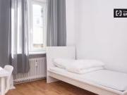 Gemütliches Zimmer in Wohnung mit 6 Schlafzimmern in...