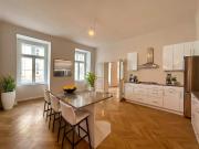 ⭐ GENERALSANIERT! Prachtvolles 5 Zimmer Altbauwohnung...