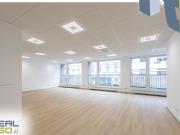 Generalsaniertes Büro mit Blick auf die Landstraße und...