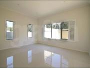 Generous Modern Updated 4 Bedroom Duplex 3 Minutes to...