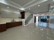 Generous Spaces in Fairmont QC: 3 Level Townhouse for...