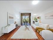 Generously 3 Bedroom, 2 Bathroom Townhouse Style Apartment!