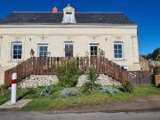 GENNES VAL DE LOIRE MAISON ET BATIMENT COMMERCIAL LOUE