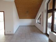 Gepflegte 2,5 Zimmer DG Wohnung mit Balkon und EBK in...