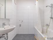 Gepflegte 2 Zimmer Wohnung mit Loggia und Einbauküche in...