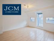 Gepflegte 3 ZKB Wohnung mit Dachterrasse und Keller in...