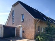 Gepflegte Doppelhaushälfte mit Garage und Garten...