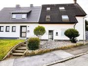 Gepflegte Doppelhaushälfte mit Loggia und Garten in...